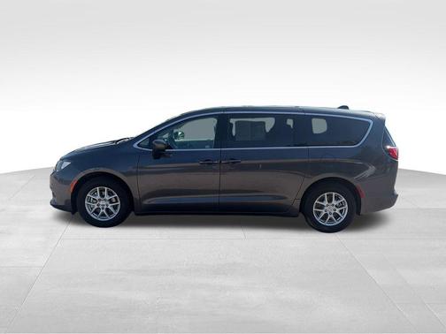Crystal Metallic 2023 Chrysler Voyager LX