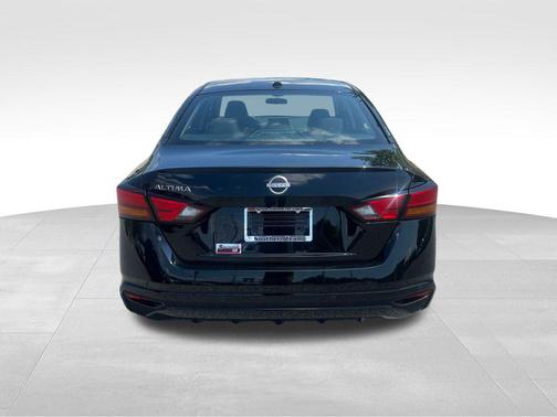 2025 Nissan Altima S FWD