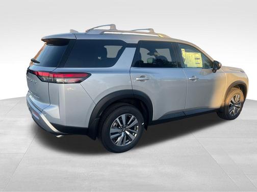 2025 Nissan Pathfinder SL 4WD