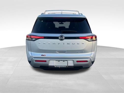 2025 Nissan Pathfinder SL 4WD
