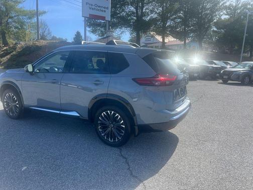 2025 Nissan Rogue Platinum