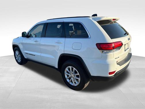 Bright White Clearcoat 2022 Jeep Grand Cherokee Laredo