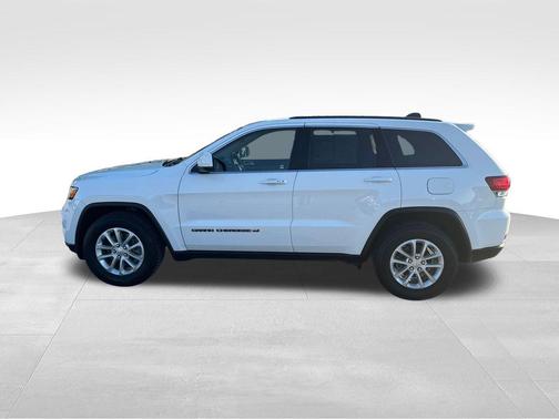 Bright White Clearcoat 2022 Jeep Grand Cherokee Laredo