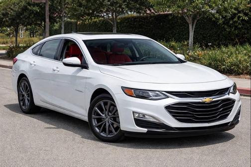 Summit White 2018 Chevrolet Malibu Hybrid Base