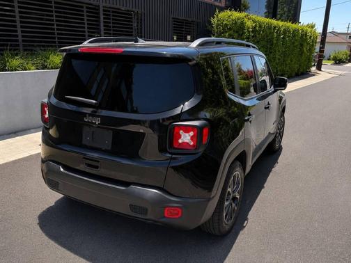 Black Clearcoat 2019 Jeep Renegade Altitude