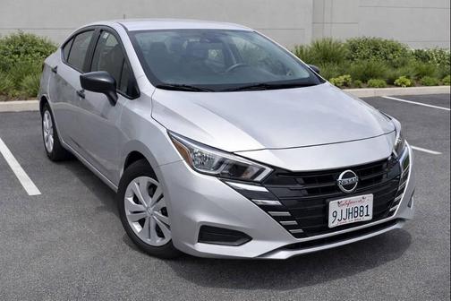 Brilliant Silver Metallic 2023 Nissan Versa 1.6 S