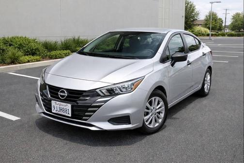 Brilliant Silver Metallic 2023 Nissan Versa 1.6 S