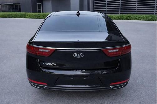 2017 Kia Cadenza Technology