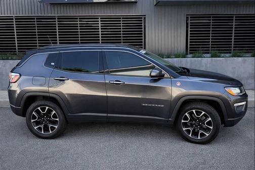 Granite Crystal Metallic Clearcoat 2019 Jeep Compass Trailhawk