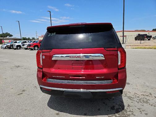 2023 GMC Yukon SLT
