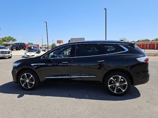 2022 Buick Enclave Essence