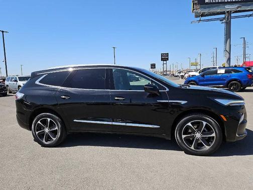 2022 Buick Enclave Essence