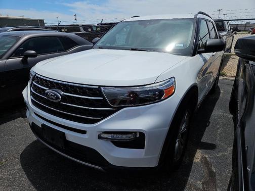 White 2021 Ford Explorer XLT