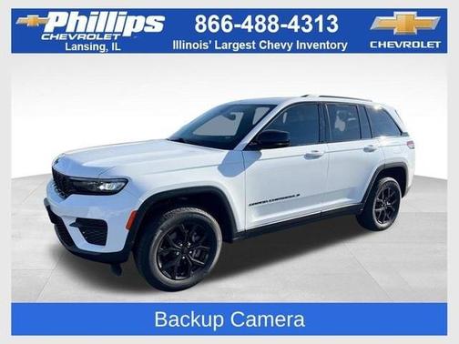Bright White Clearcoat 2025 Jeep Grand Cherokee Laredo