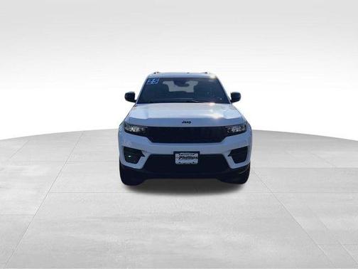 Bright White Clearcoat 2025 Jeep Grand Cherokee Laredo