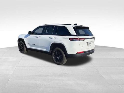 Bright White Clearcoat 2025 Jeep Grand Cherokee Laredo