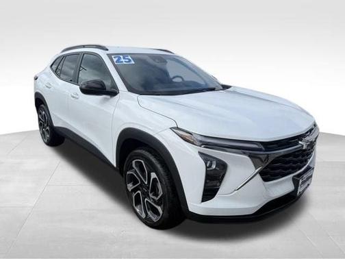 Summit White 2025 Chevrolet Trax 2RS