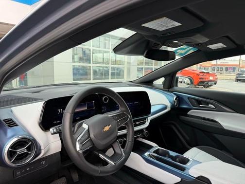 2025 Chevrolet Equinox EV LT 2