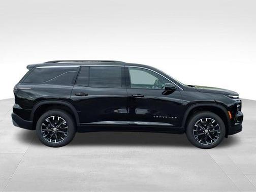 Mosaic Black Metallic 2026 Chevrolet Traverse LT
