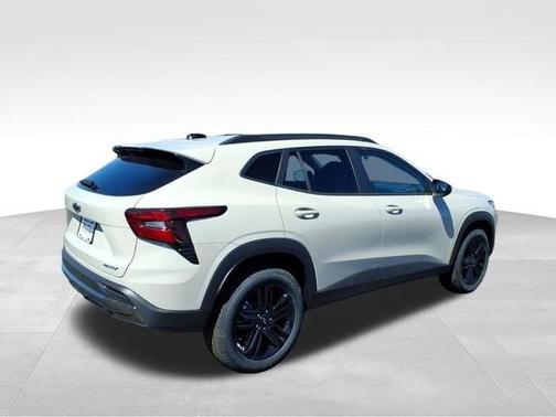 White Sand 2026 Chevrolet Trax ACTIV