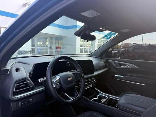 Lakeshore Blue Metallic 2024 Chevrolet Traverse LT