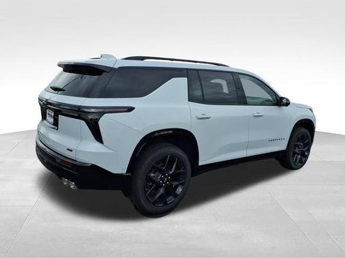 Polar White 2026 Chevrolet Traverse RS