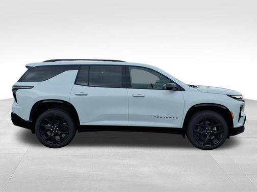 Polar White 2026 Chevrolet Traverse RS