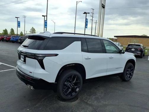 Polar White 2026 Chevrolet Traverse RS