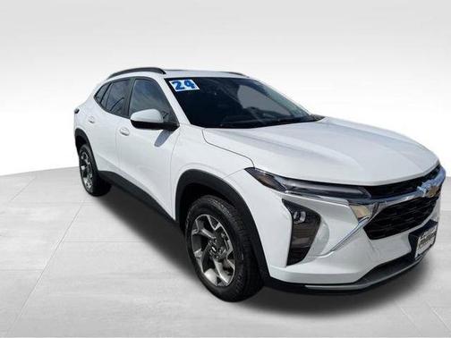 Summit White 2024 Chevrolet Trax LT