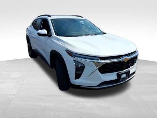 Summit White 2024 Chevrolet Trax LT