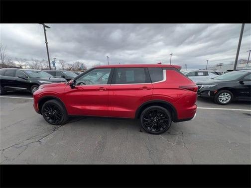 2023 Mitsubishi Outlander SE