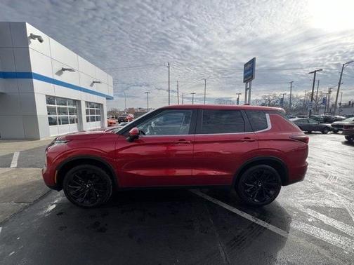 2023 Mitsubishi Outlander SE