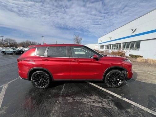 2023 Mitsubishi Outlander SE