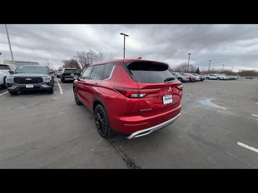 2023 Mitsubishi Outlander SE