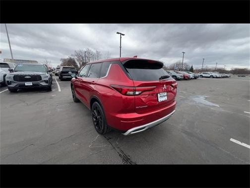 2023 Mitsubishi Outlander SE