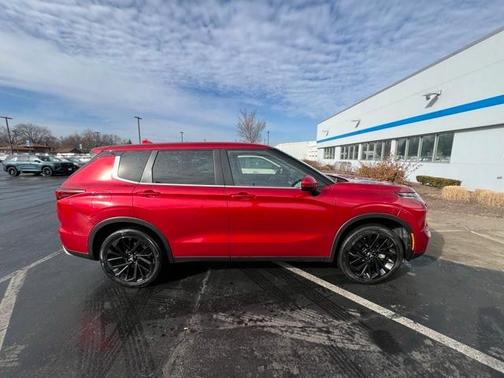 2023 Mitsubishi Outlander SE