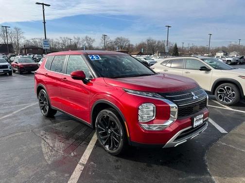 2023 Mitsubishi Outlander SE