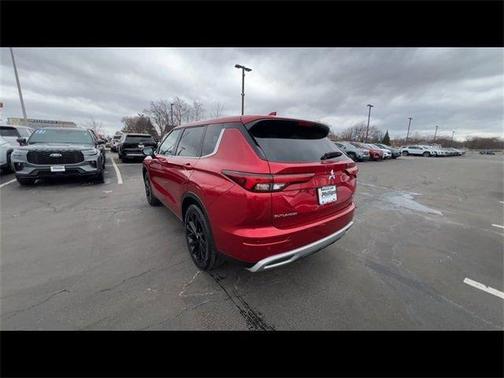 2023 Mitsubishi Outlander SE