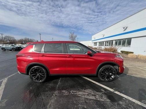 2023 Mitsubishi Outlander SE