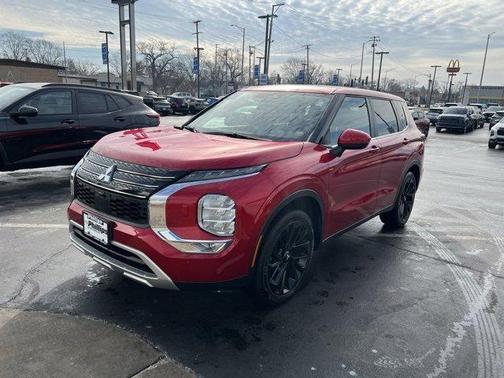 2023 Mitsubishi Outlander SE