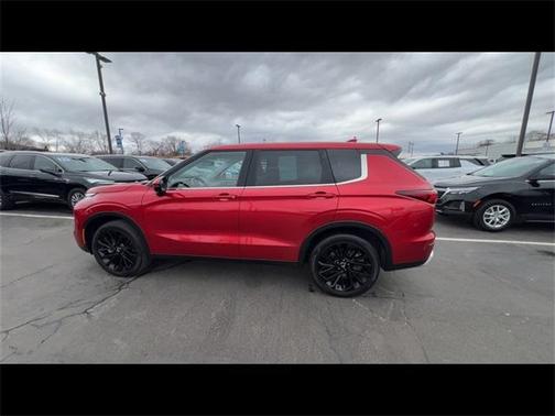 2023 Mitsubishi Outlander SE