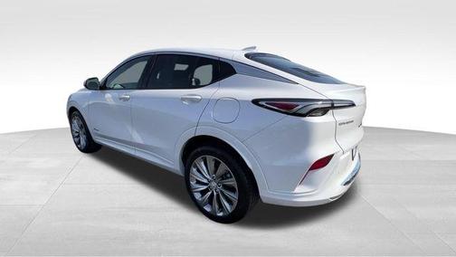 White Frost Tri-Coat 2025 Buick Envista Avenir