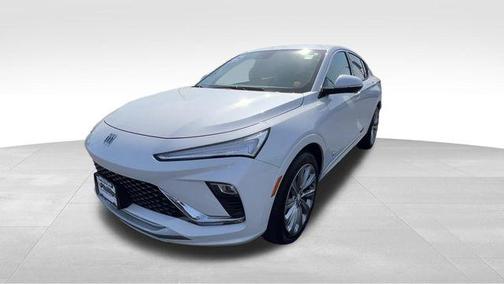 White Frost Tri-Coat 2025 Buick Envista Avenir