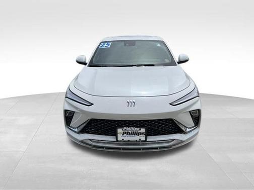 White Frost Tri-Coat 2025 Buick Envista Avenir