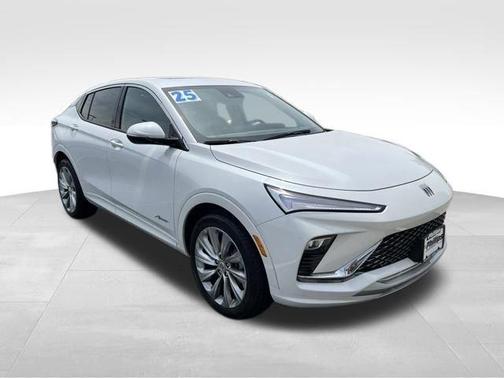 White Frost Tri-Coat 2025 Buick Envista Avenir