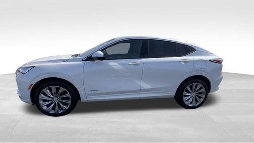 White Frost Tri-Coat 2025 Buick Envista Avenir