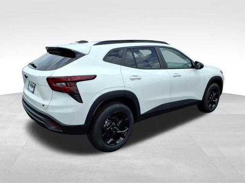 Summit White 2026 Chevrolet Trax LT