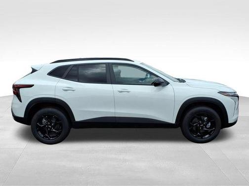 Summit White 2026 Chevrolet Trax LT