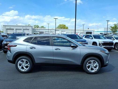 Sterling Gray Metallic 2026 Chevrolet Trax LS