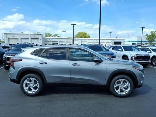 Sterling Gray Metallic 2026 Chevrolet Trax LS